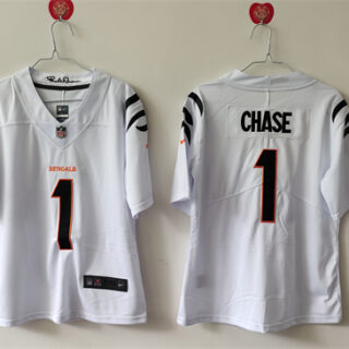 Women's Cincinnati Bengals #1 Ja'Marr Chase White Vapor Stitched Football Jersey(Run Small)